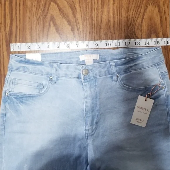 FOREVER 21 Mid Rise Light Denim Skinny Jeans - Picture 8 of 8